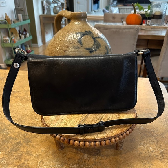 HOBO Handbags - HOBO Black Leather Shoulder Bag